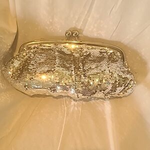 VINTAGE Limited Edition Silver Sequin Clamshell Hand Bag Clutch Clasp Top Purse